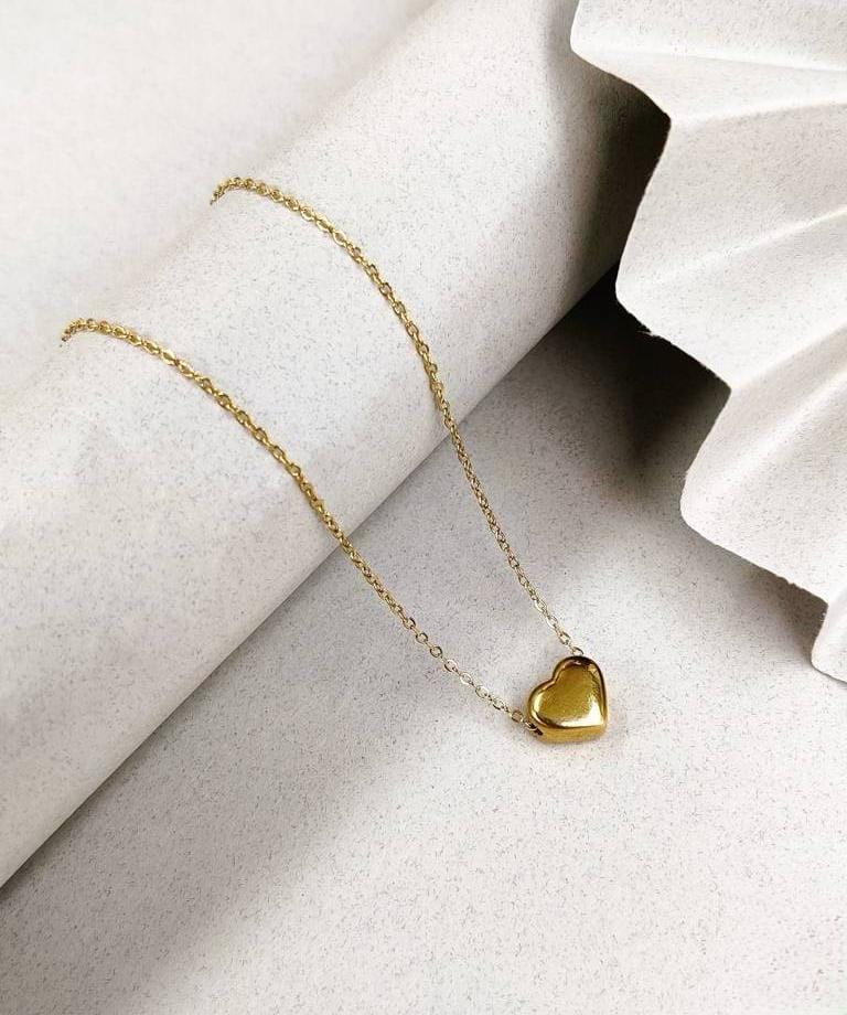 Minimal Gold Heart Pendant Necklace – Timeless Elegance