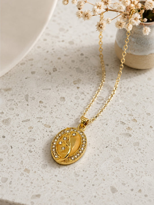 Vintage Oval Pendant Necklace – Classic Minimal Jewelry