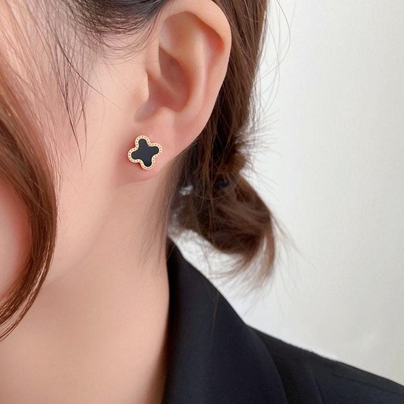 Elegant Black Clover Stud Earrings – Gold Plated Minimal Jewelry